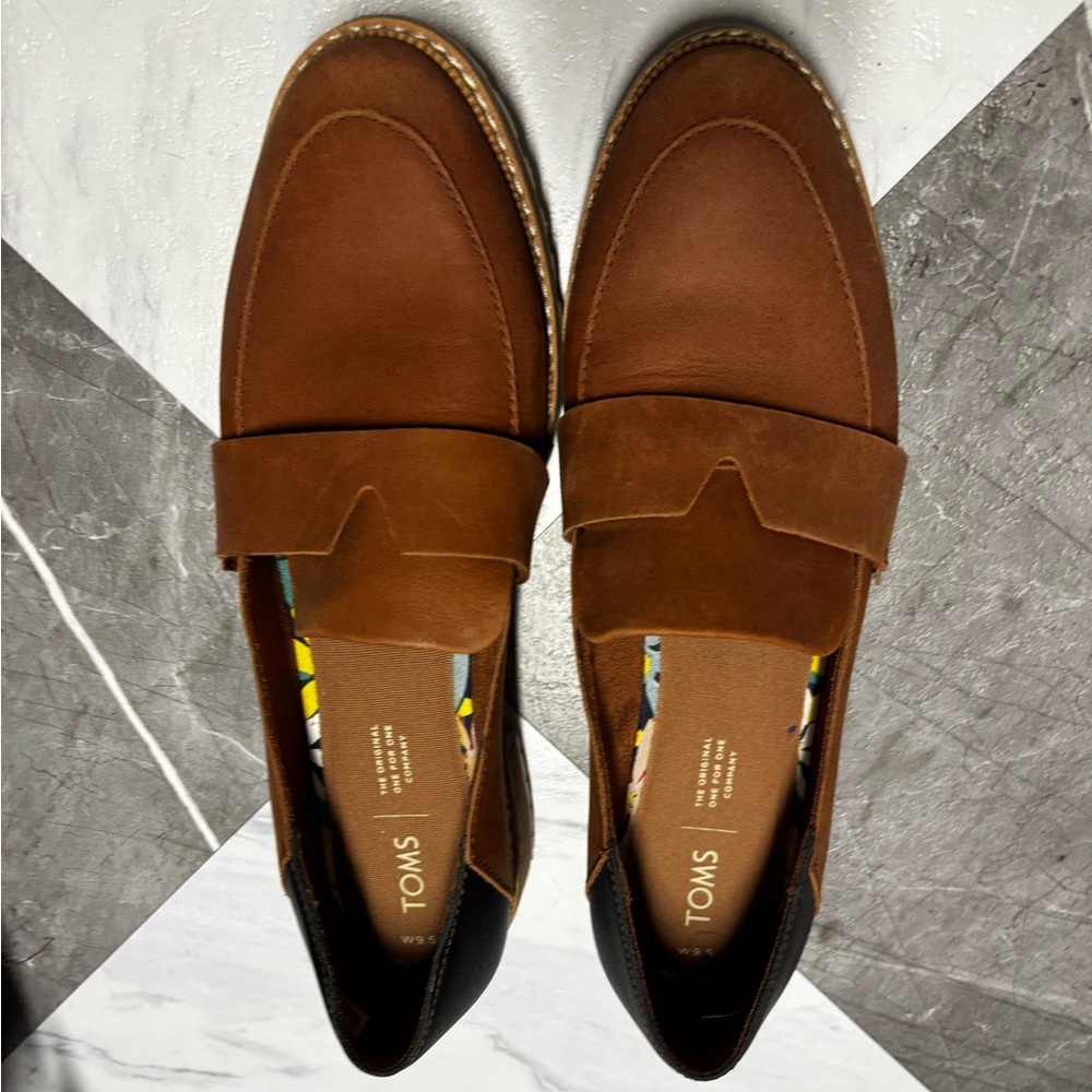 TOMS Women’s Tan and Black Loafers
